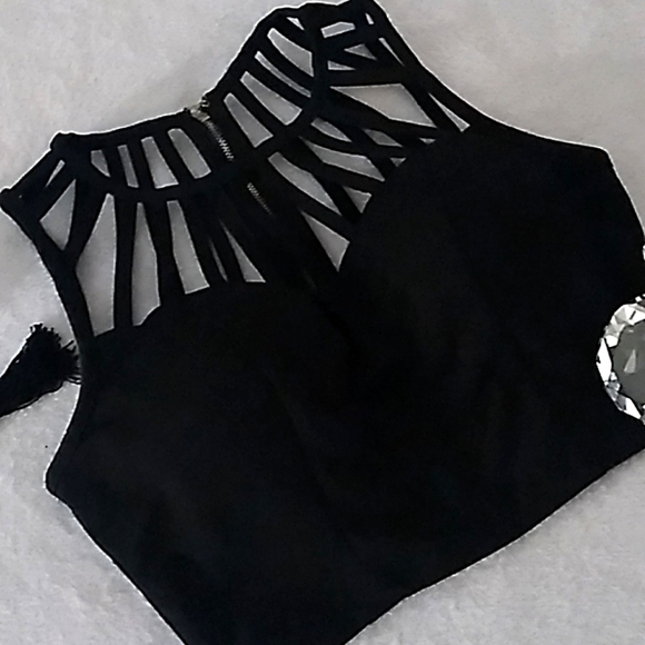 Charlotte Russe Tops - Pretty crop top